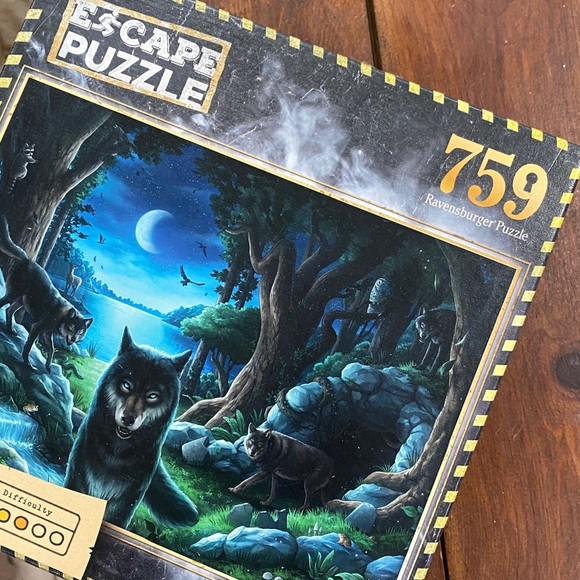 Ravensburger 759 Escape Puzzle “The Curse of the Wolves” 2020 - Picture 1 of 7